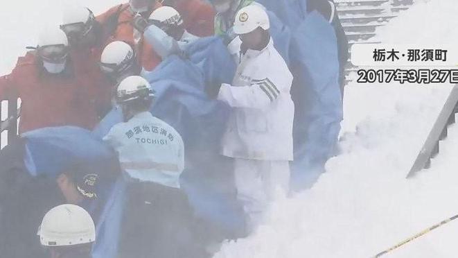 日本在2017年發生的雪崩意外，導致8人死亡。(新聞截圖)