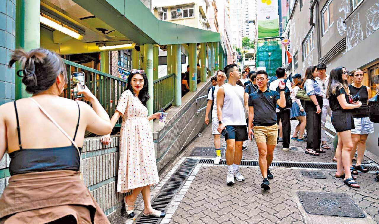 楊潤雄指政府必須為旅客提供優質旅遊體驗。(資料圖片)