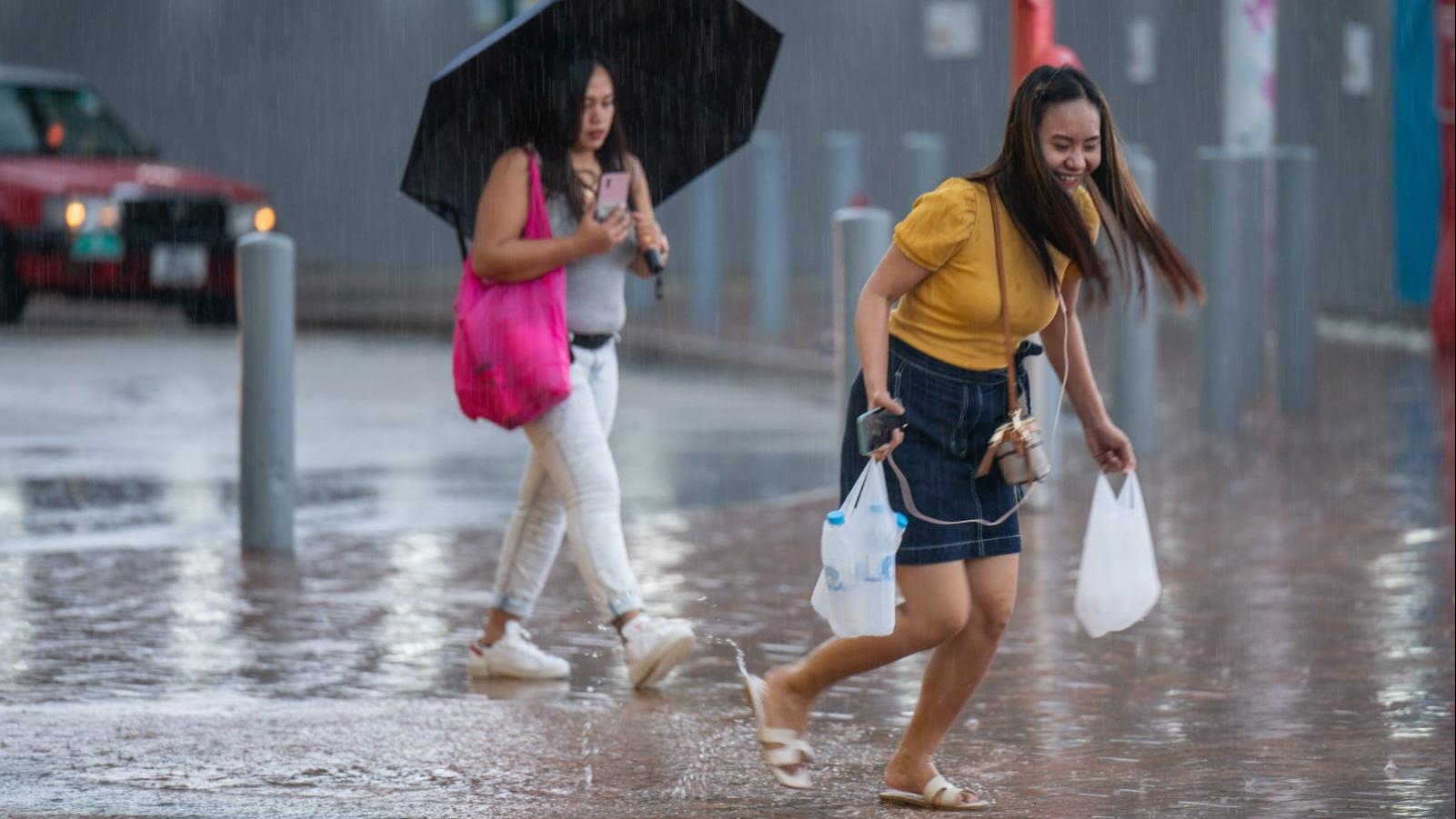 展望未來一兩日有驟雨。(資料圖片)
