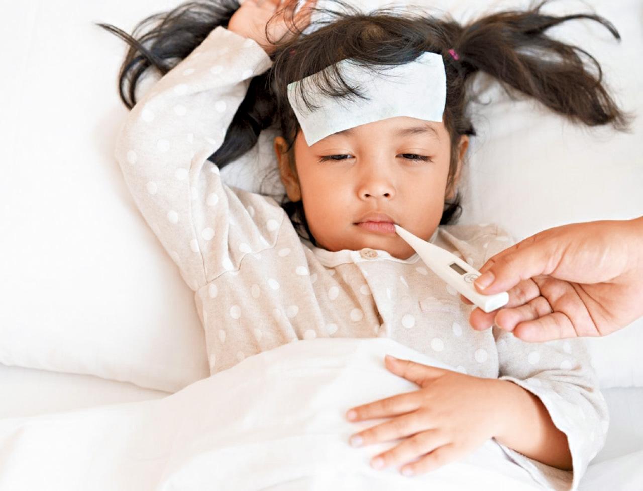 孩子發燒 應多穿衣服？