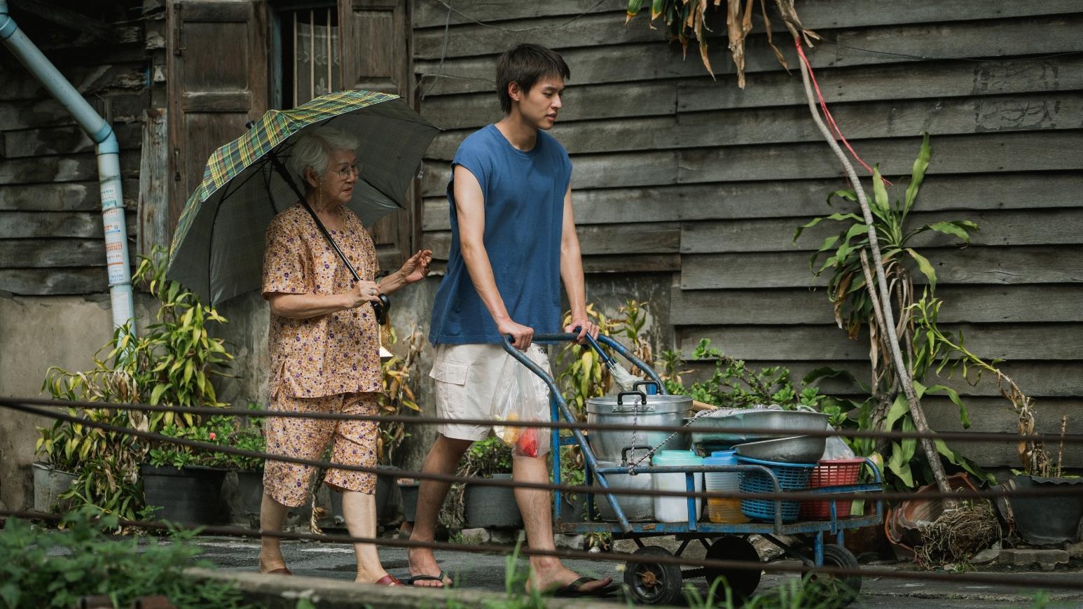 Billkin擔正年度賣座泰片《全職乖孫》IMDb獲8.5分好評 票房勁破《出貓特工隊》