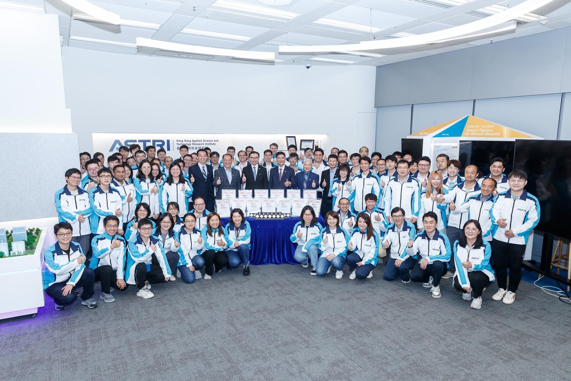 智慧生活丨促進科研轉化 釋放應用潛力 應科院勇奪23獎項 揚威第49屆日內瓦國際發明展