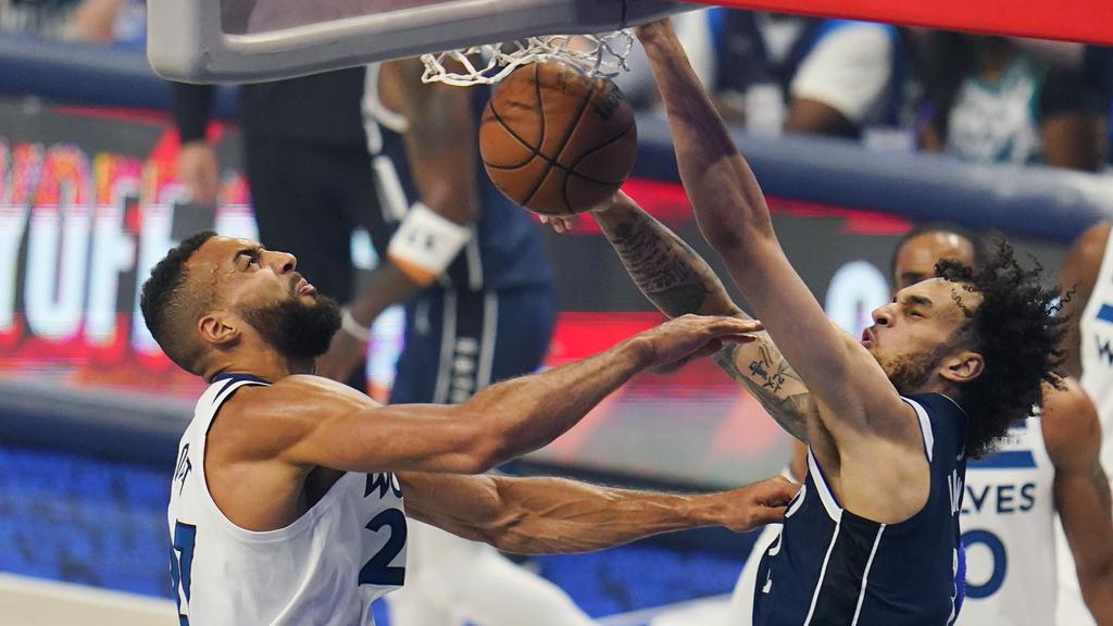 獨行俠在西岸決賽再贏木狼，將場數拉開3:0。(美聯社)