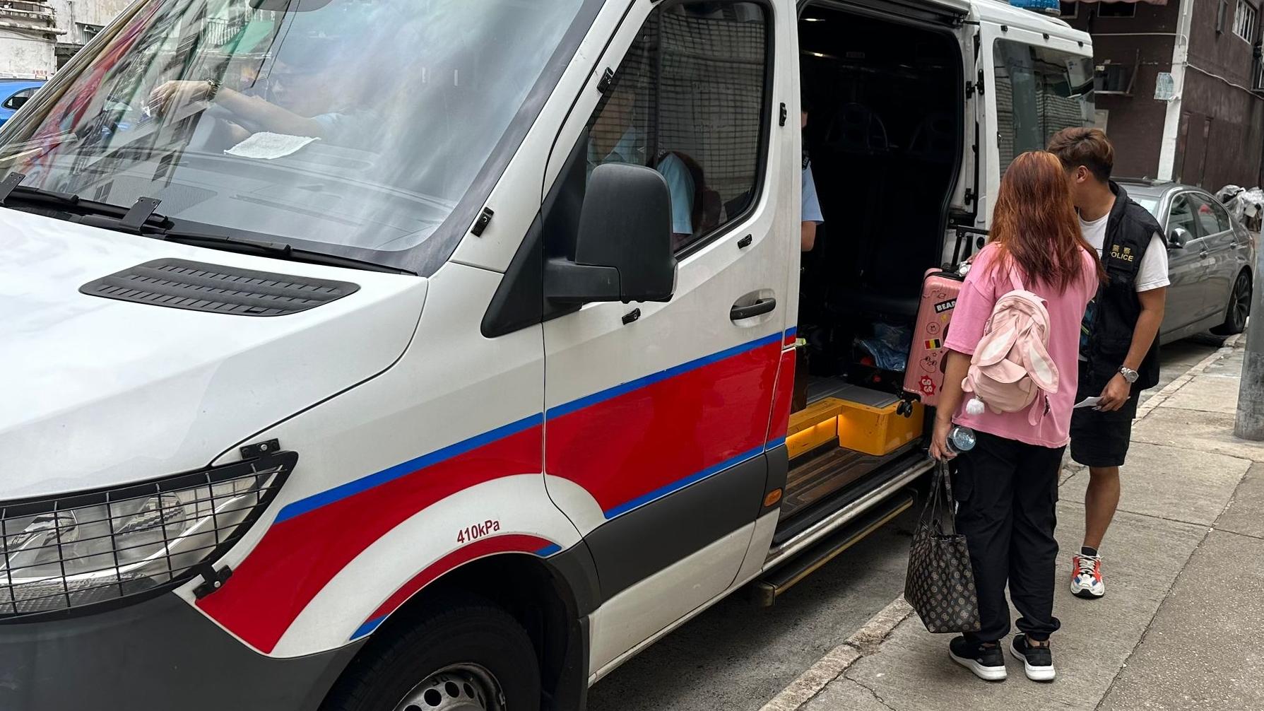 大埔警區特別職務隊人員根據線報及經深入調查後，今日(13日)下午約1時在區內展開打擊非法賣淫行動。(警方提供)