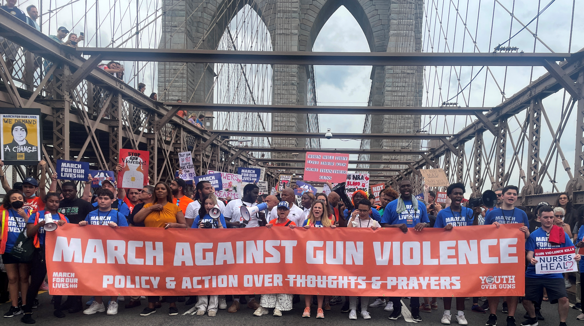 國務院新聞辦公室《2023年美國侵犯人權報告》指，美國槍支暴力造成慘痛生命代價，政黨惡鬥導致難以達成控槍共識。(路透社資料圖片)