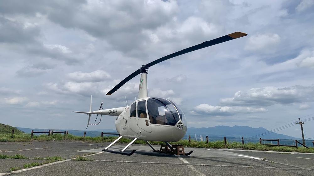 日本熊本的阿蘇火山觀光直昇機發生故障，機師及兩名遊客受傷。(X)