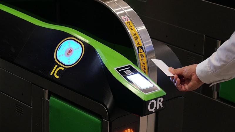 日本關東多間鐵路公司將轉用QR code入閘。(網上圖片)