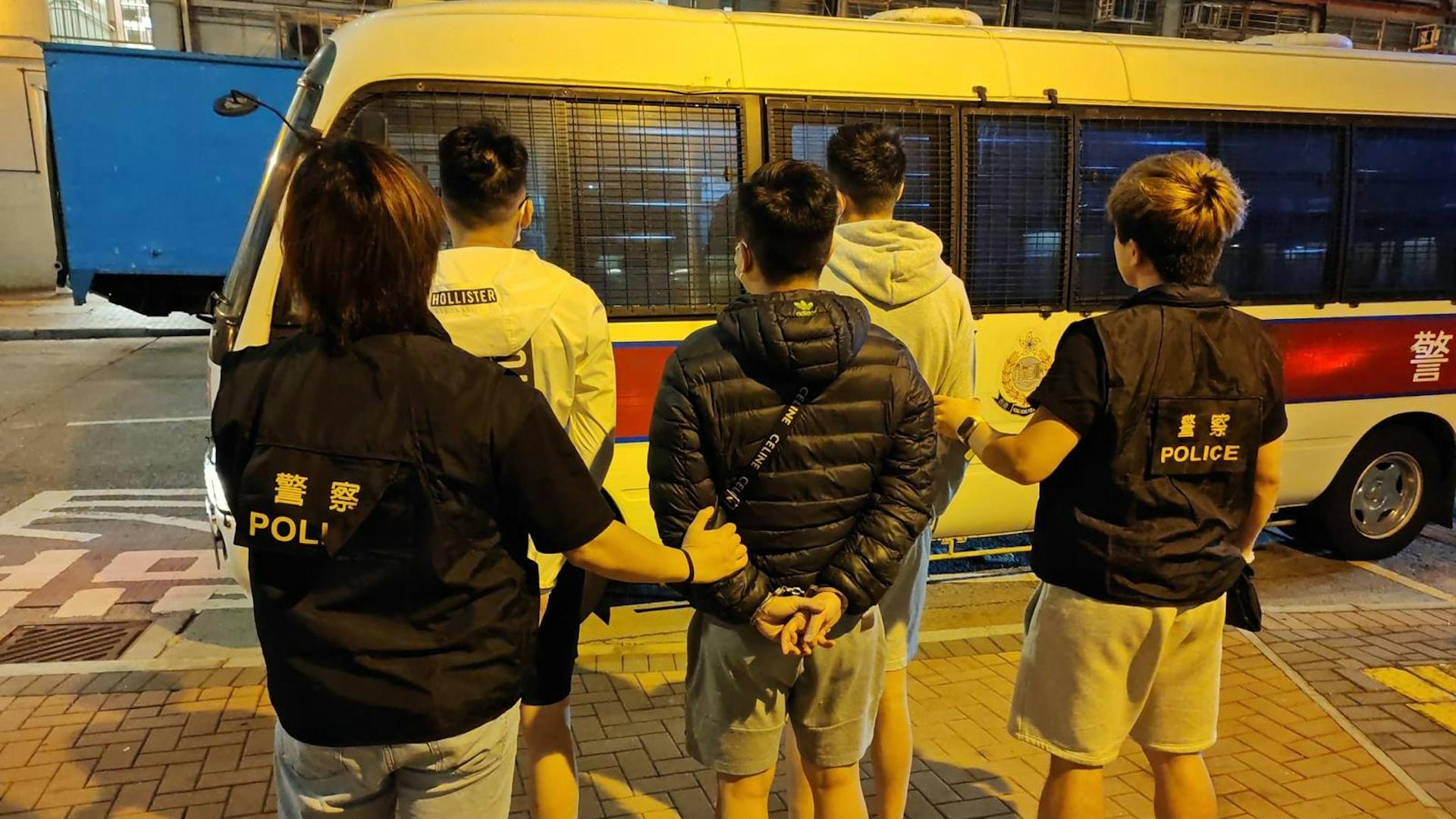 警方旺角掃毒拘捕3男，石硤尾鄒單位檢獲22萬元海洛英。(警方圖片)