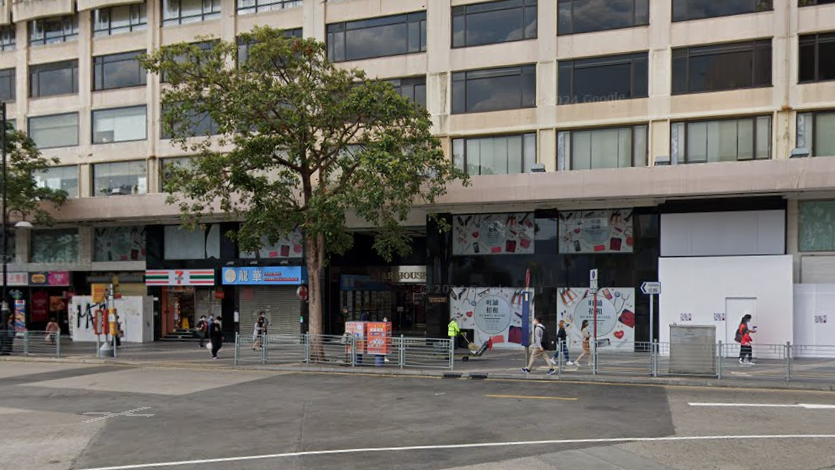 尖沙咀星光行複式巨舖交吉逾兩年，最新消息指舖位獲龍豐集團以每月逾70萬元承租，料為今年最大宗藥妝店承租個案。(網上截圖)