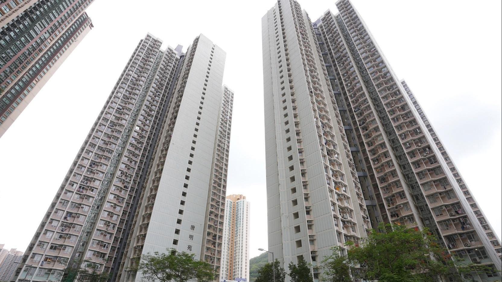 將軍澳居屋唐明苑高層山景兩房戶，最新以綠表價370萬元易主，呎價8,685元。