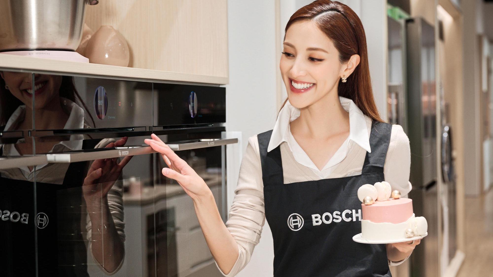 Bosch得獎設計黑鑽嵌入式蒸焗爐　陳凱琳親身試用炮製蛋糕