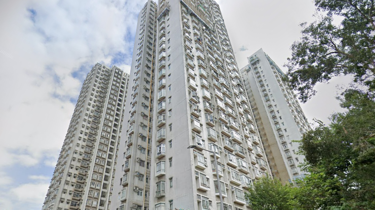 元朗市中心富達廣場由3座住宅大廈組成，樓齡有32年。