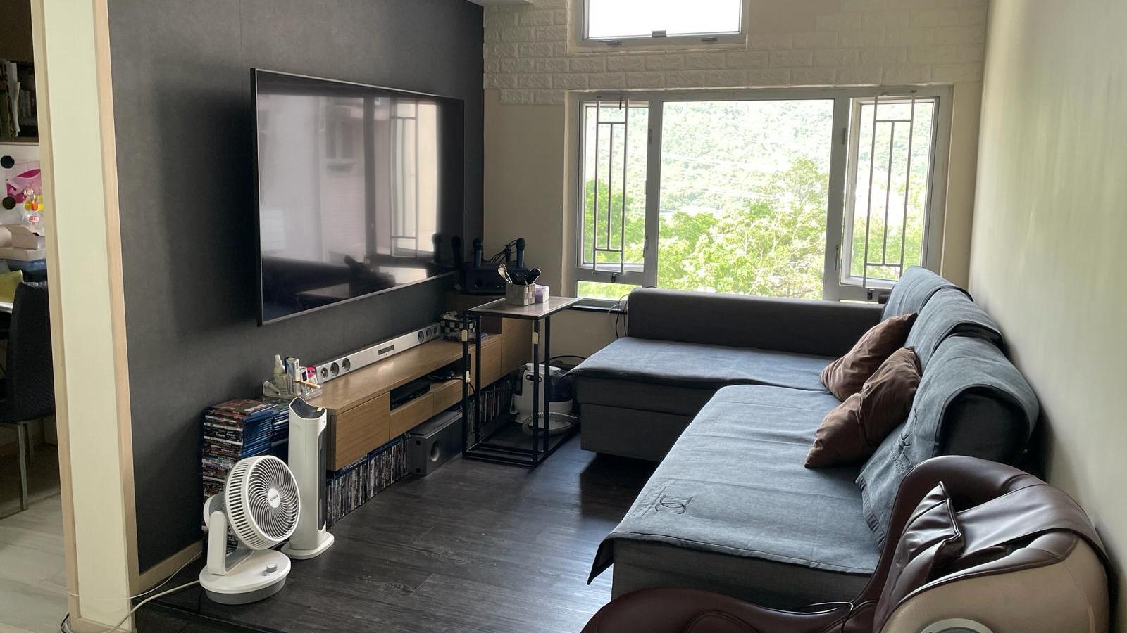 單位景觀享翠綠山景，並附有企理裝修。(代理提供)