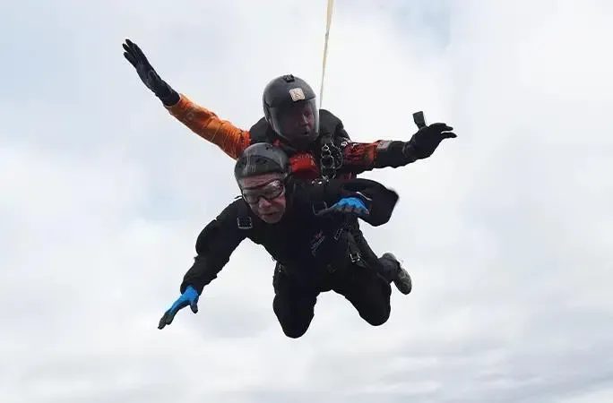 美國106歲人瑞再次高空跳傘　重奪健力士世界紀錄頭銜