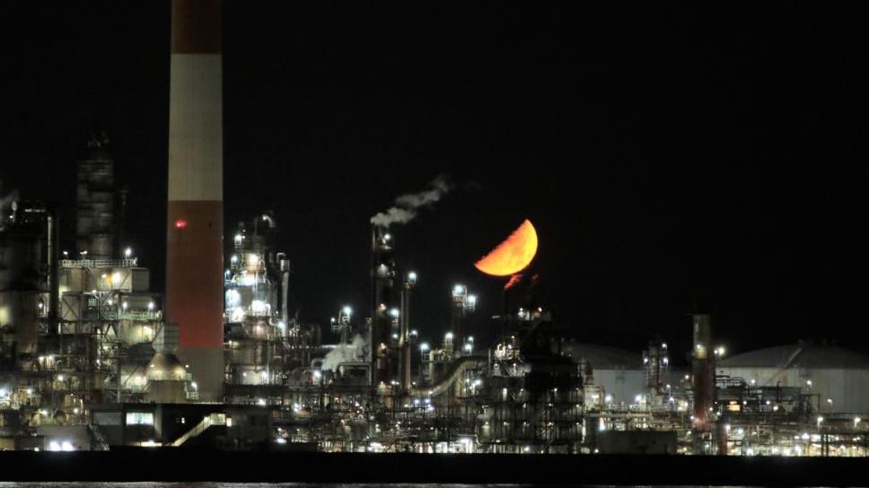 日本製鐵在大分的鋼鐵廠。(網上圖片)