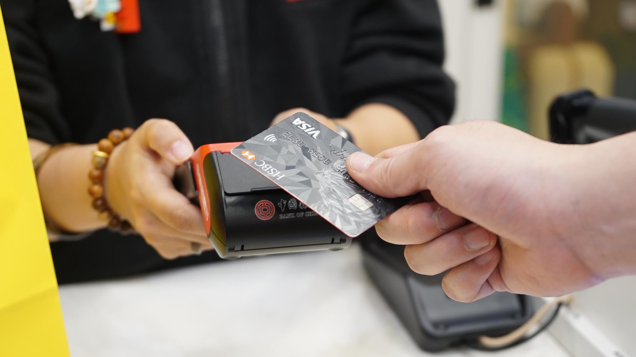 內地支付｜Visa信用卡北上消費　直接拍卡及綁定手機比較