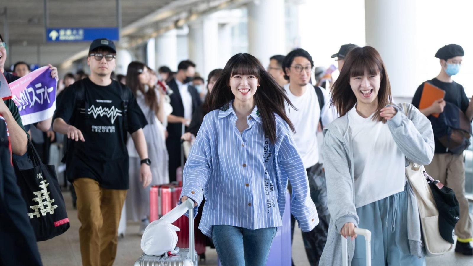 乃木坂46香港演唱會｜成員兵分兩路抵港 機場任影招日本粉絲妒忌