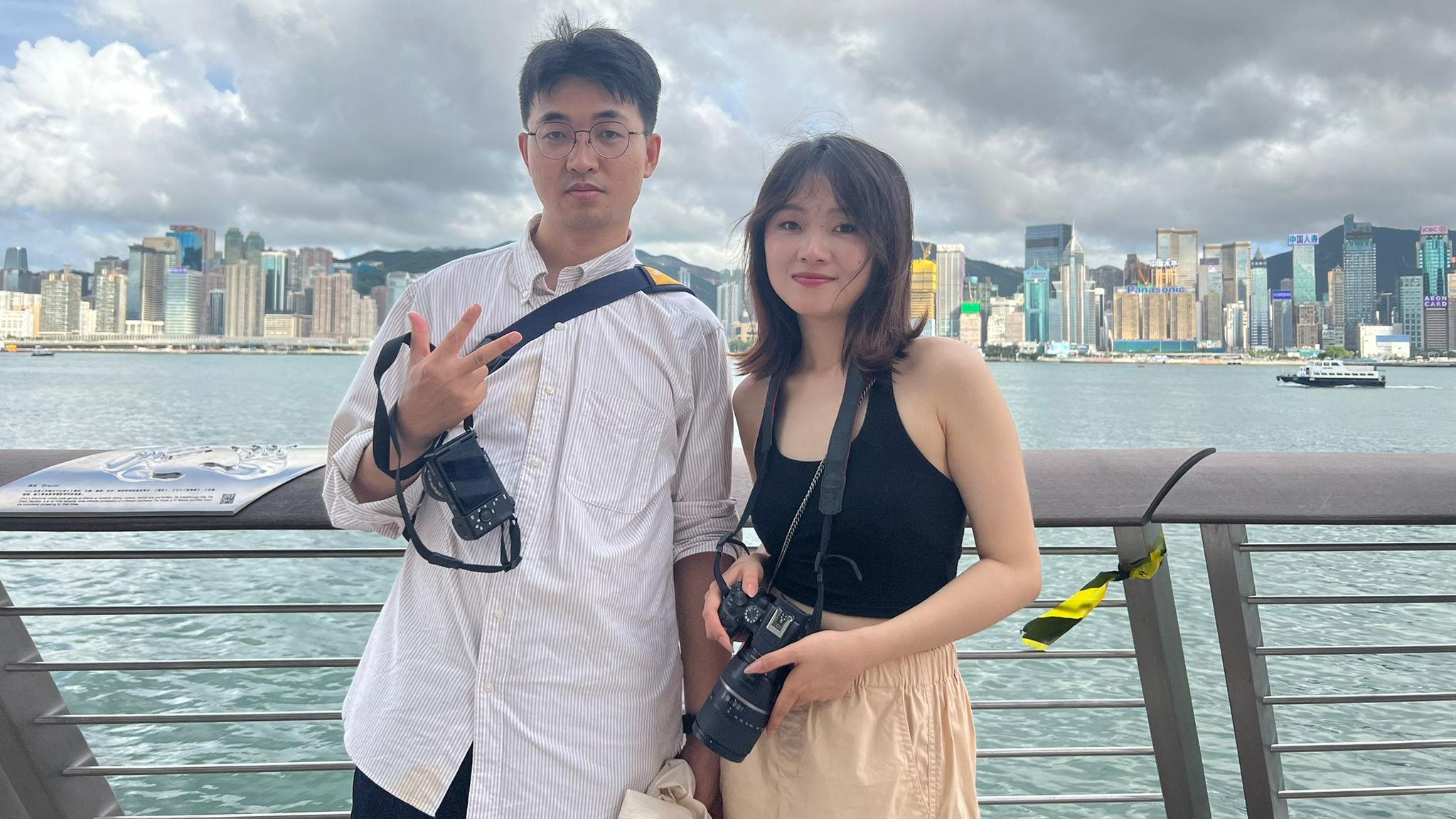 在深圳工作的孫先生及尹小姐即日快閃香港。 (李景玉攝)