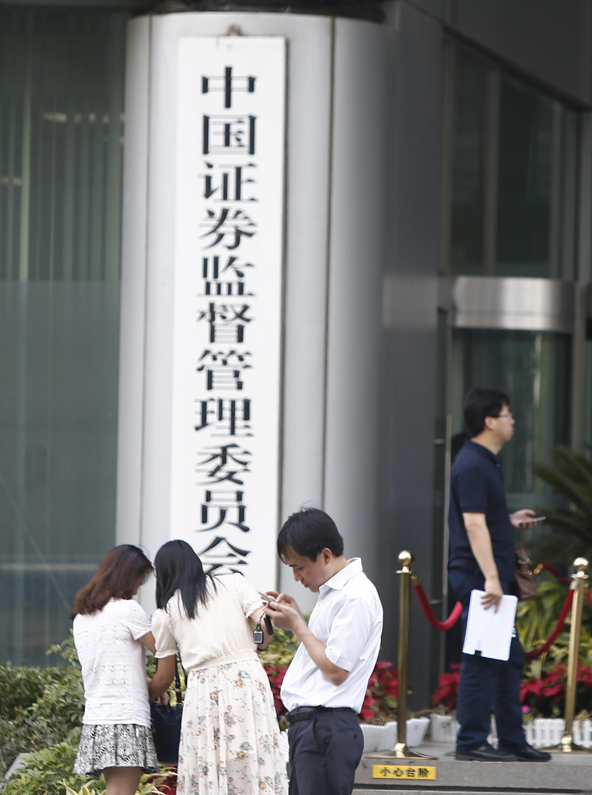 中證監利好政策，港股止跌回升，預計短期內將於17500至19500之間走動。