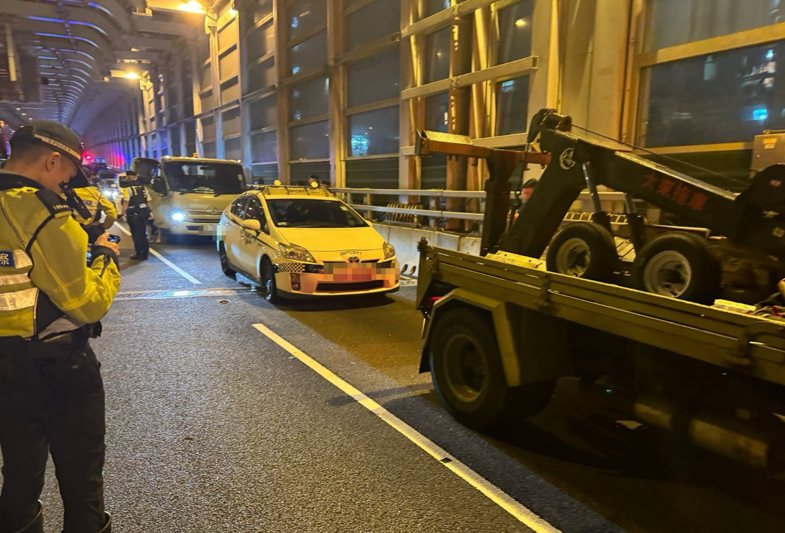 警方港島總區交通部執行及管制組於6月4日在區內主要幹道設置路障打擊藥駕及酒駕(警方圖片)