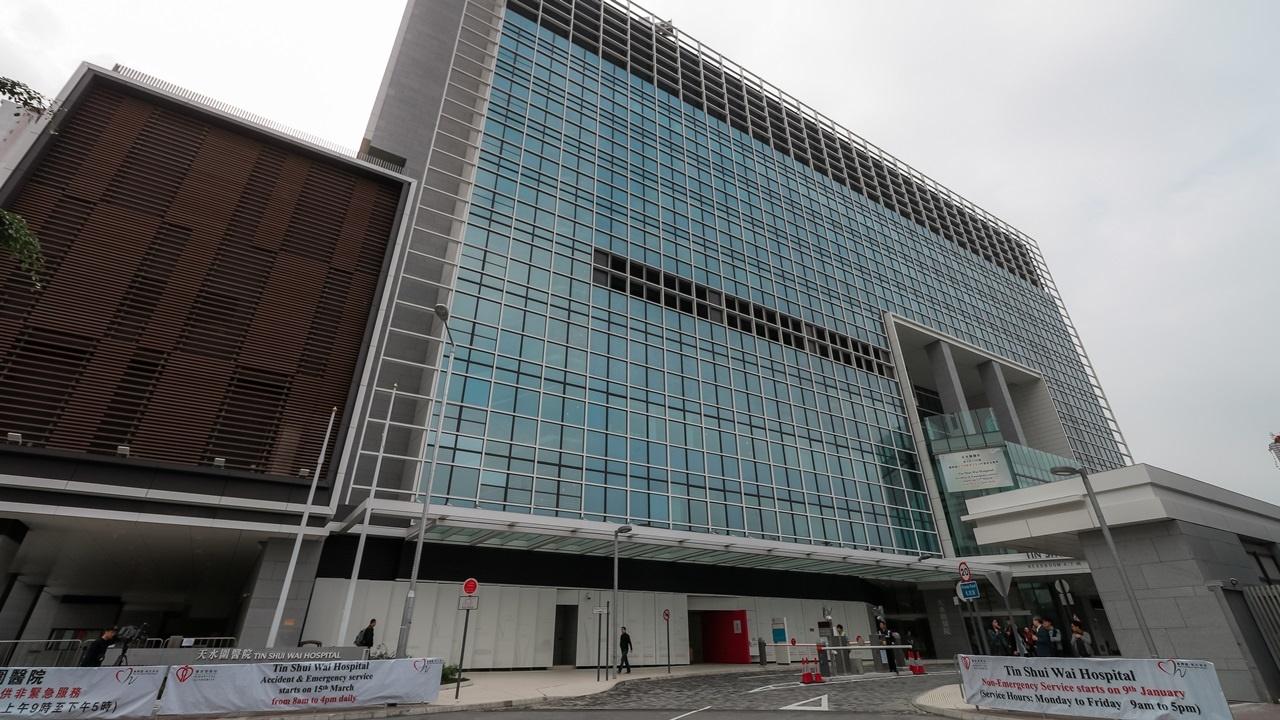 天水圍穿梭巴士急剎，男乘客暈倒送院後不治。(資料圖片)