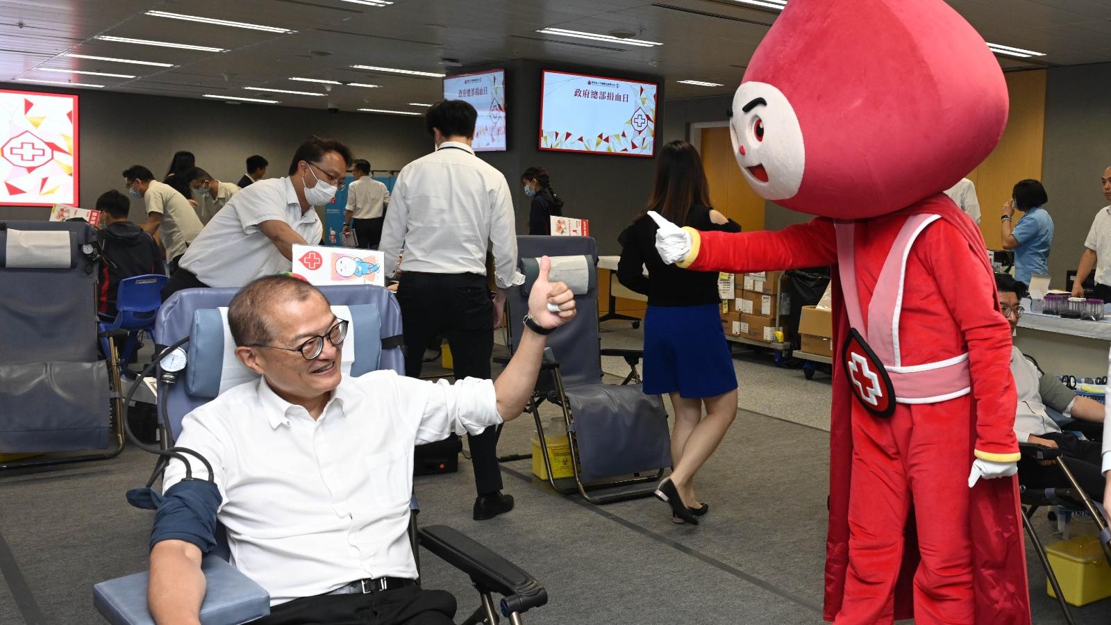 盧寵茂呼籲捐血