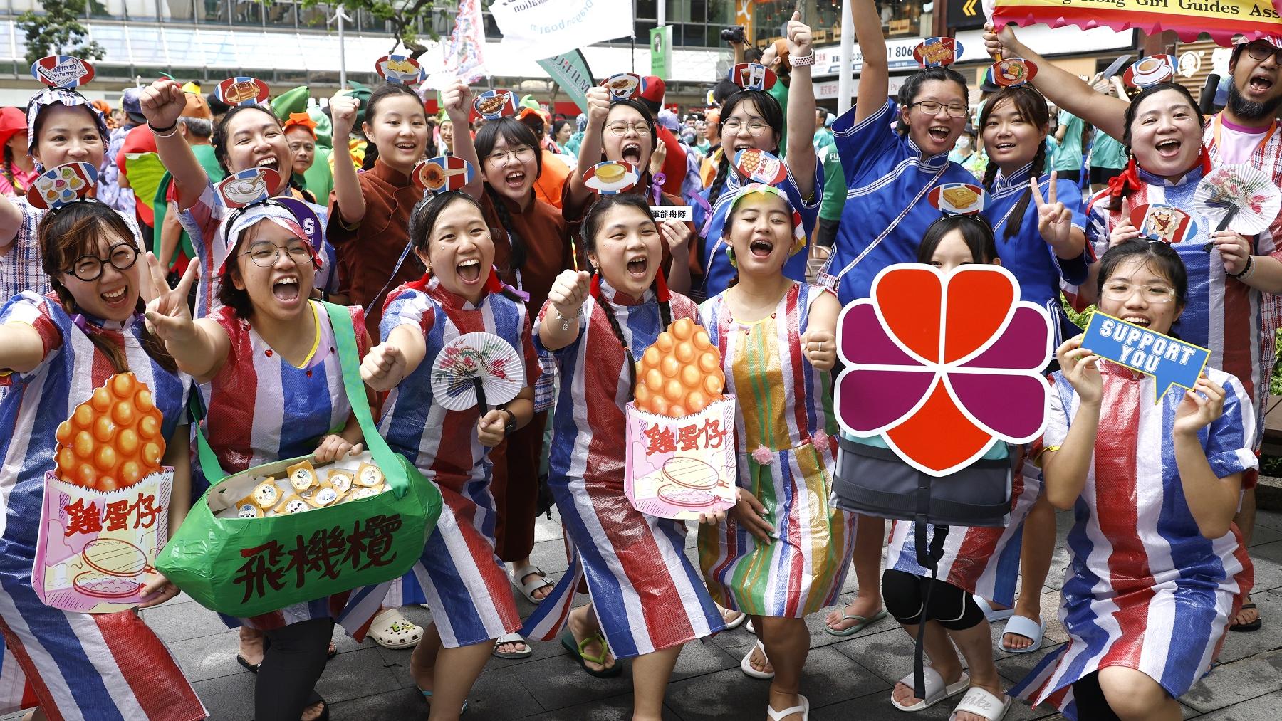 龍舟競渡活動的「扮嘢大賽」引人注目。(林俊源攝)
