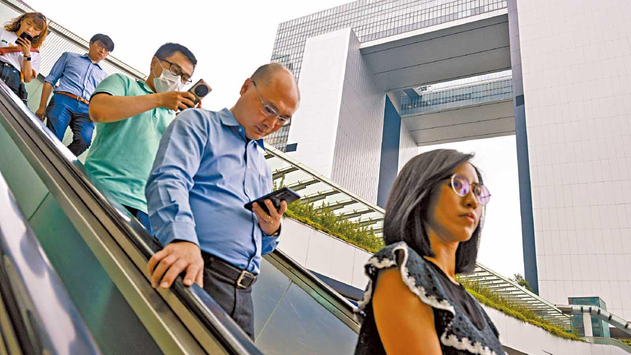 政府財赤 審慎理財 公務員劃一加薪3%較趨勢淨指標低  工會：非常失望 憂人員流失