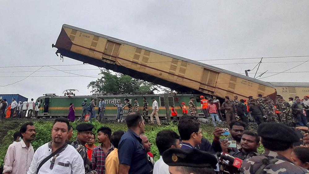 印度西孟加拉邦發生火車相撞意外。(路透社)