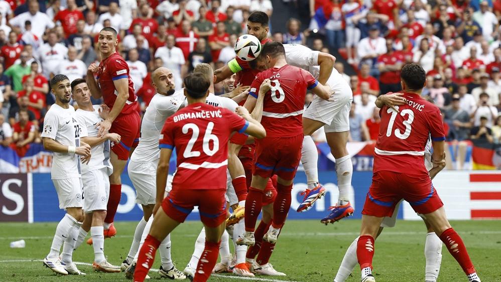 盧卡祖域補時頂入，為塞爾維亞迫和1:1完場。(路透社)