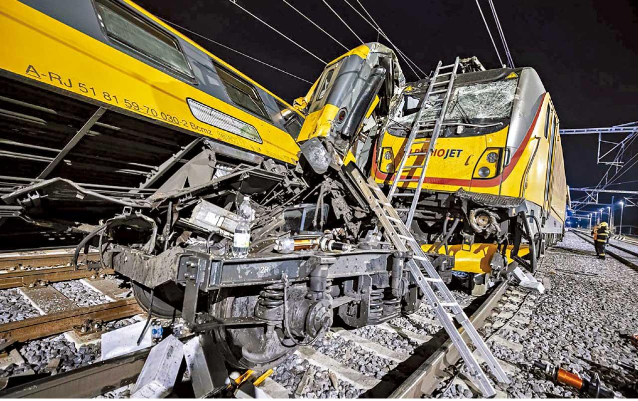 至少4死逾20傷 捷克兩列車迎頭相撞