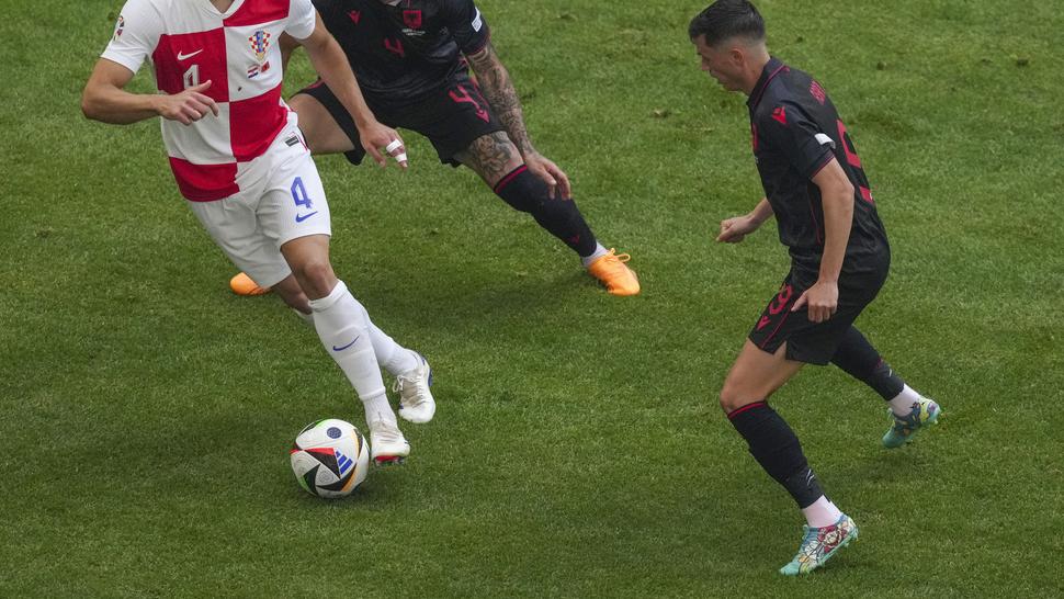 阿爾巴尼亞前鋒艾辛尼的波砵成為了焦點。(美聯社)