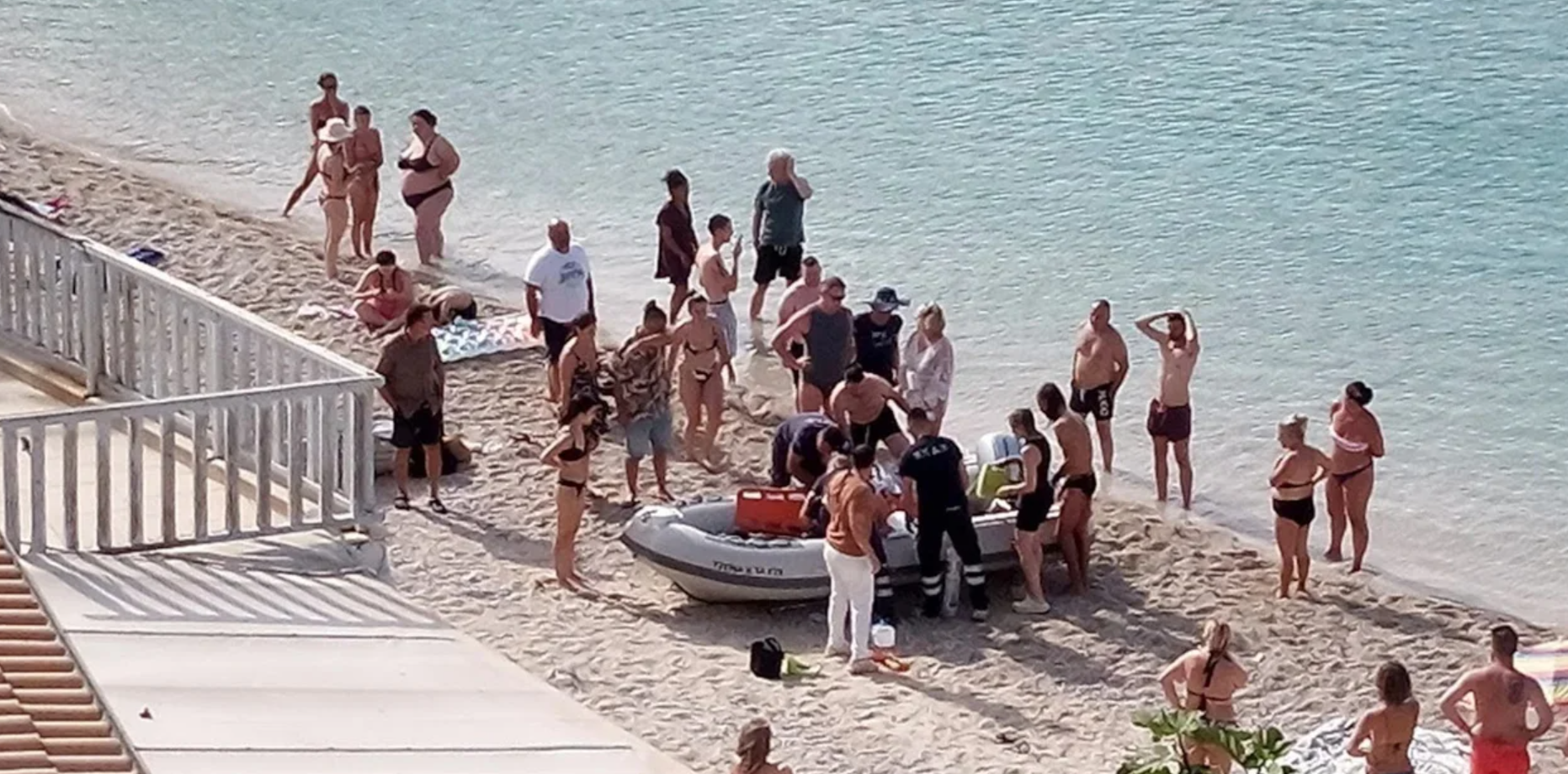 一名43歲中國籍女遊客，周一(10日)在希臘一小島玩滑翔傘期間發生意外，不幸墮入海中，送院搶救後不治。(網上圖片)