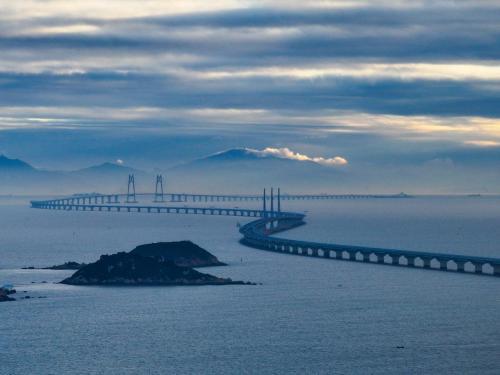 港珠澳大橋香港工程項目混凝土磚壓力測試報告造假，顧問公司時任董事罪成。(資料圖片)