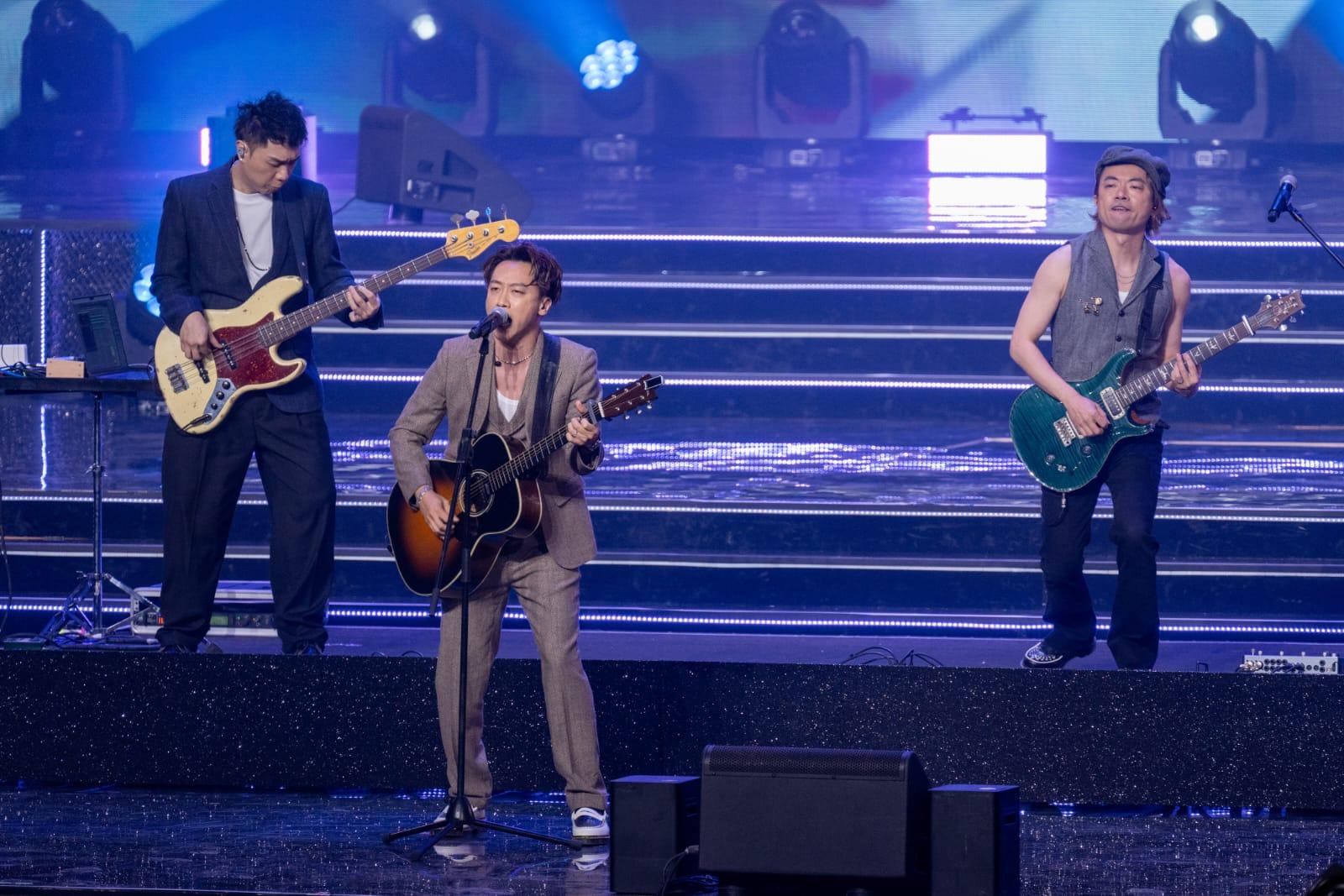 十大中文金曲2024丨Supper Moment重歸香港樂壇唱《無盡》 網民反應勁兩極