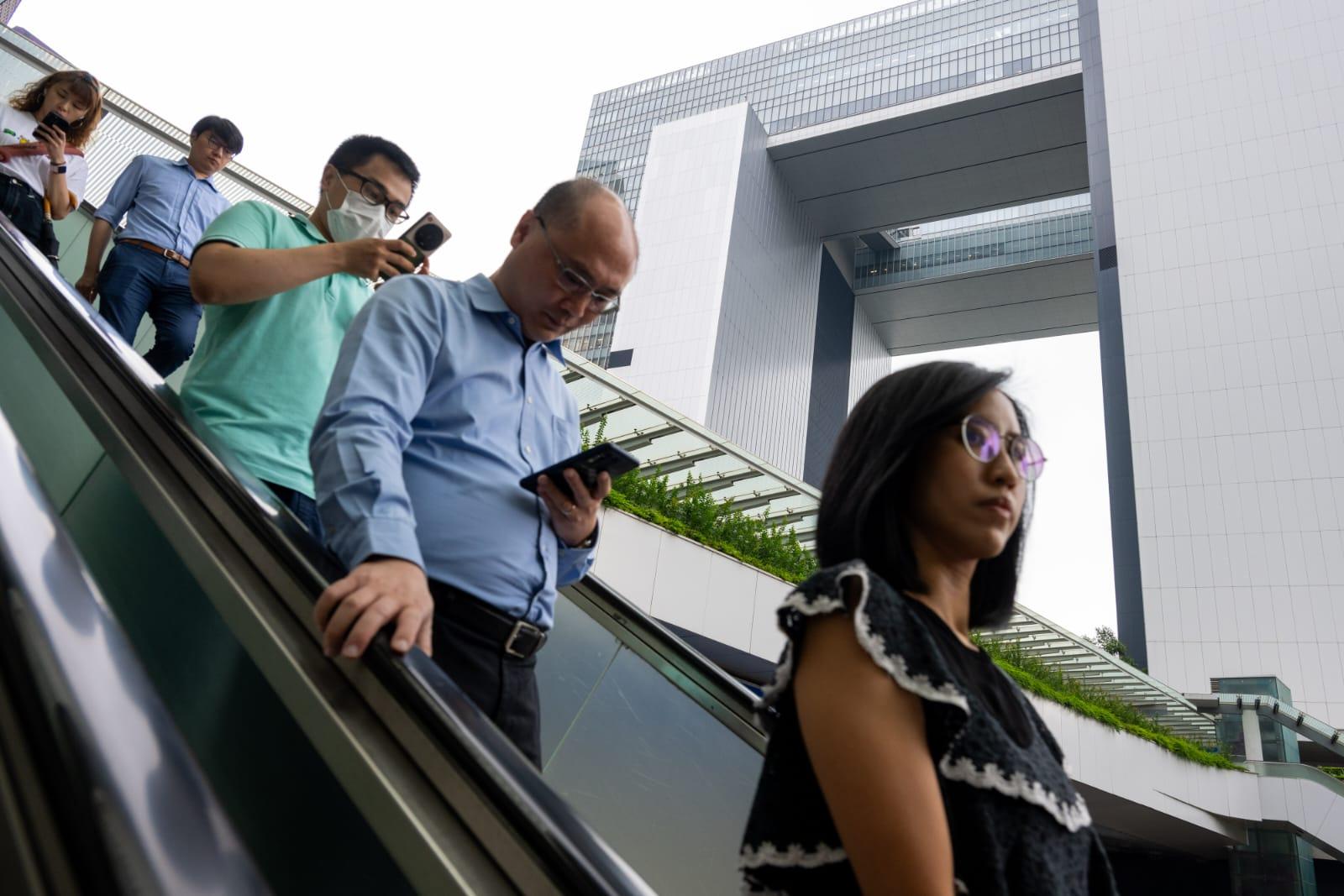 楊何蓓茵表示，行會通過各級公務員劃一加薪3%。(陳奕釗攝)