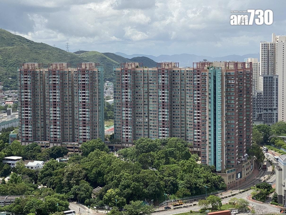 屯門叠茵庭高層三房，獲3名內地男生以每月1.5萬元承租，涉及年租約18元。