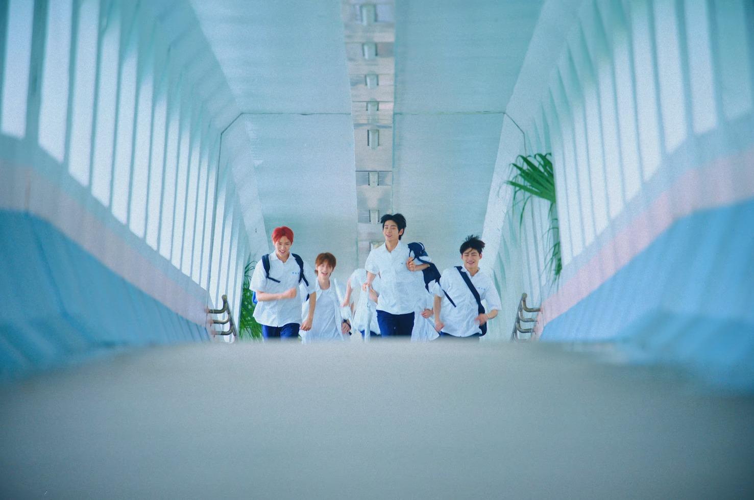 SEVENTEEN師弟團TWS昨日公開香港取景MV。