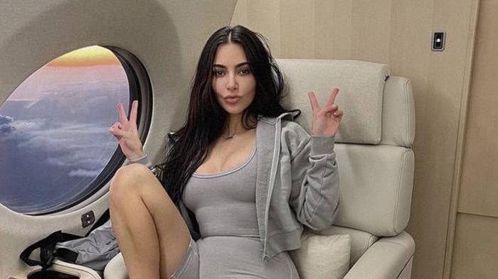 真人騷女星Kim Kardashian即興坐私人飛機買蛋糕