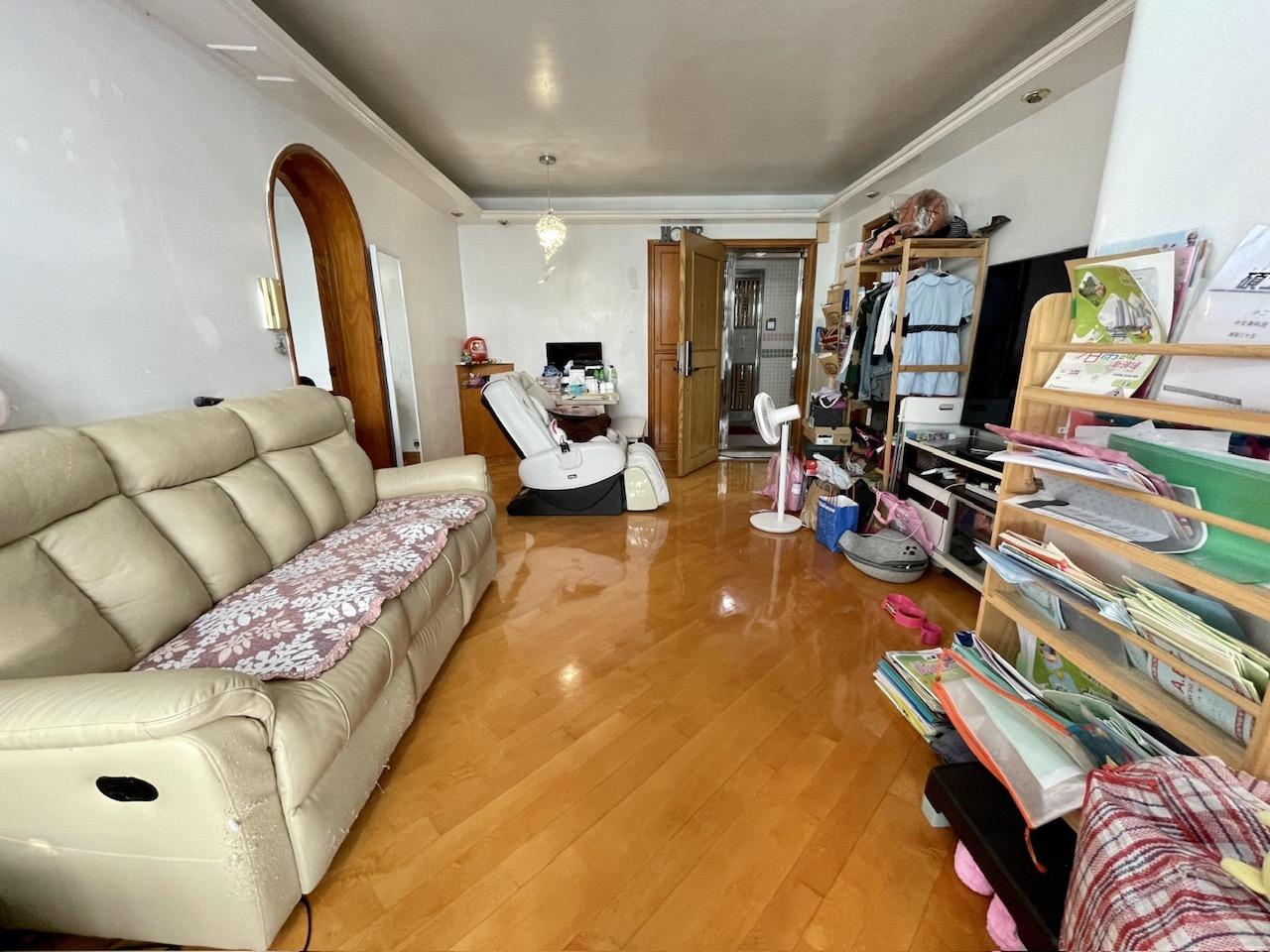 長方形大廳，寬敞實用。(代理提供)