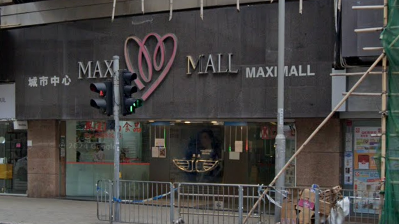 北角城市花園基座商場「城市金庫」，於2013年由麥浚龍父親麥紹棠分拆成300個舖位放售，全數沽清，並套現逾8億元。據悉，當時最貴的一個劏舖呎價逾6萬元。