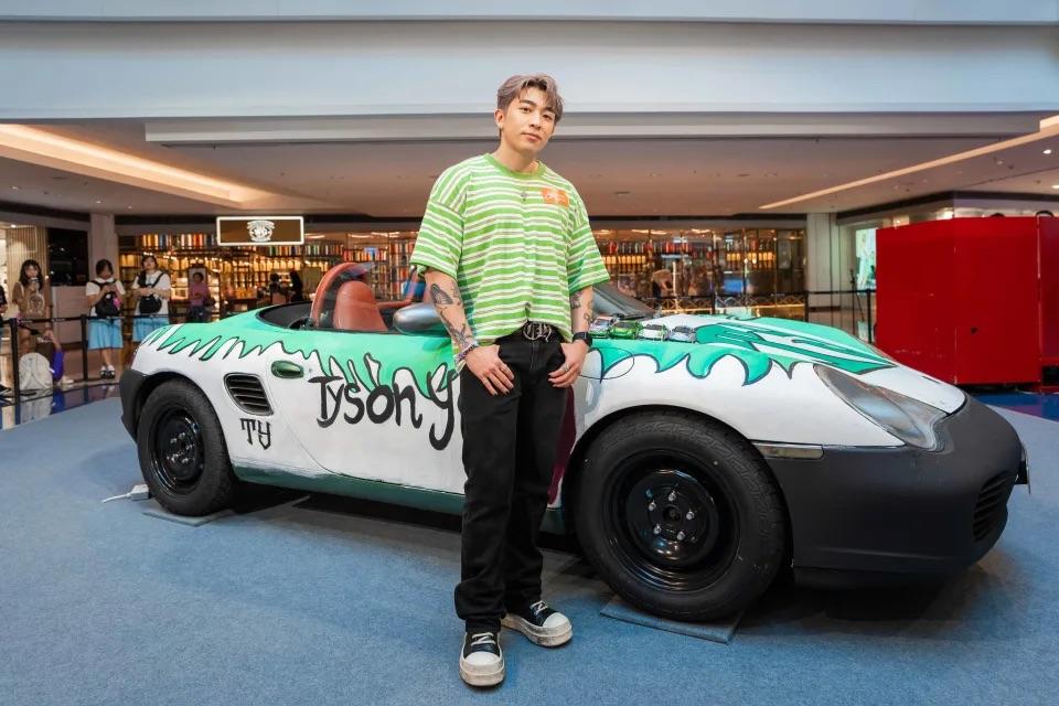 Tyson Yoshi粗口車獲學生重畫「淨化」　獲贈迷你版留念勁感動