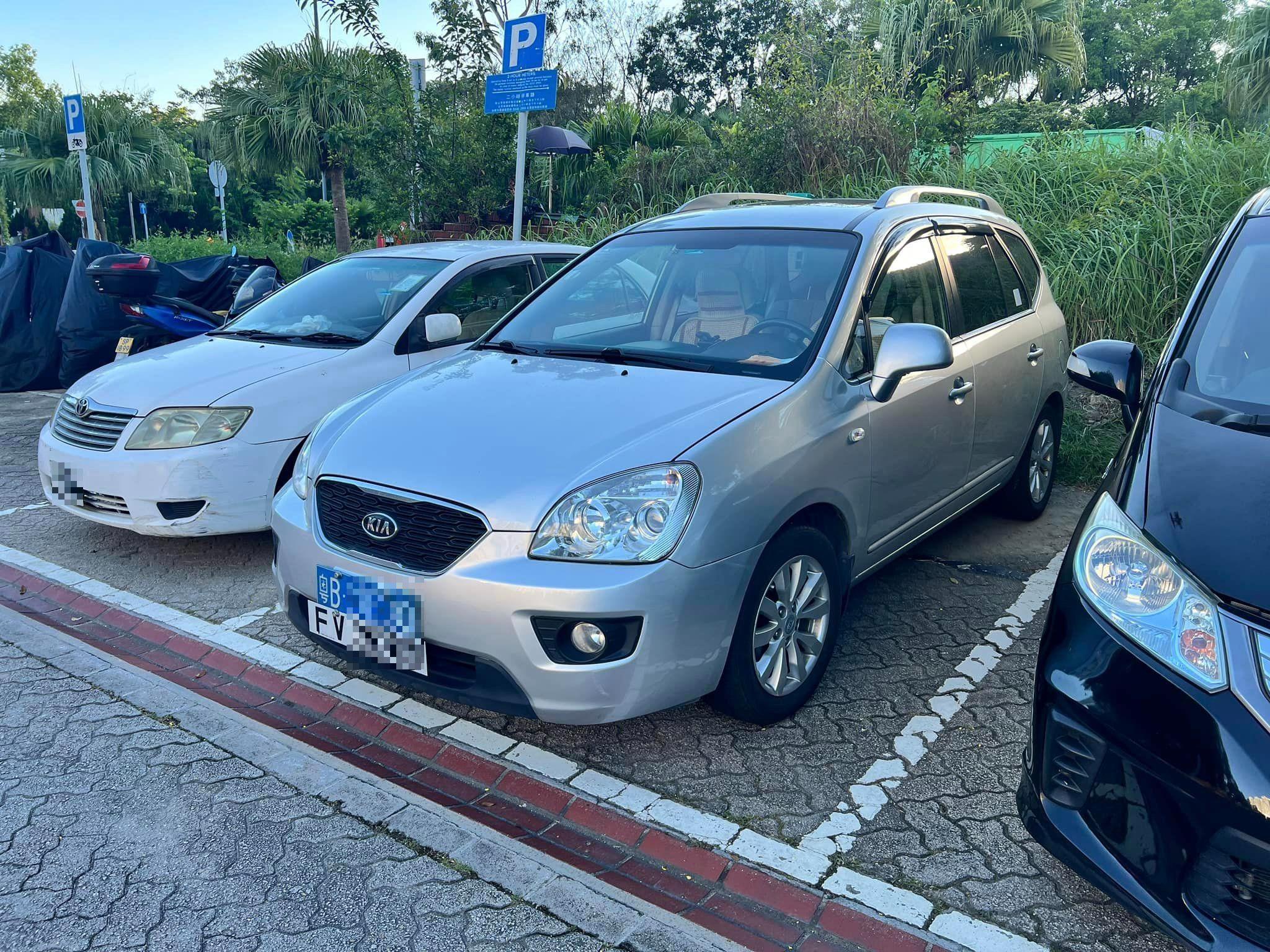 車Cam直擊｜屯門中港車路上突「U turn」疑違法(FB@車cam L（香港群組）)