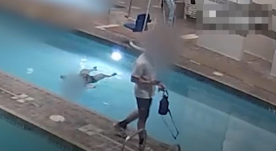 美退伍女軍人泳池遇溺掙扎無人知，浮屍10分鐘無人理。(YouTube)
