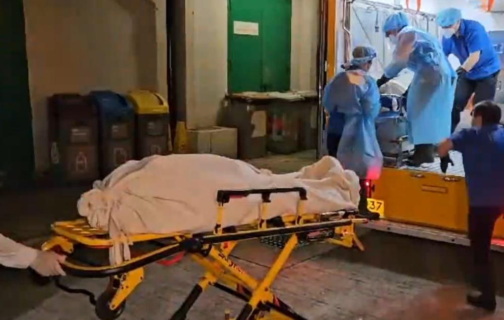 藍田德田邨八旬翁疑憂七旬妻病情，雙雙燒炭共赴黃泉。(電視截圖)