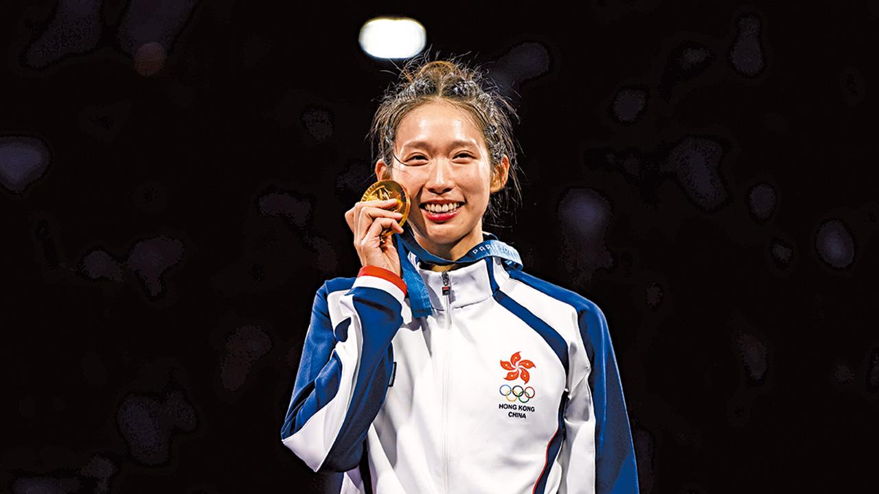港隊奧運首金 微笑劍后大皇宮加冕 江旻憓：不想沒打出香港精神就放棄