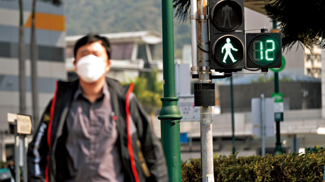 東涌試行「綠公仔」倒數器 政府︰若成效好 其他過路處再測試