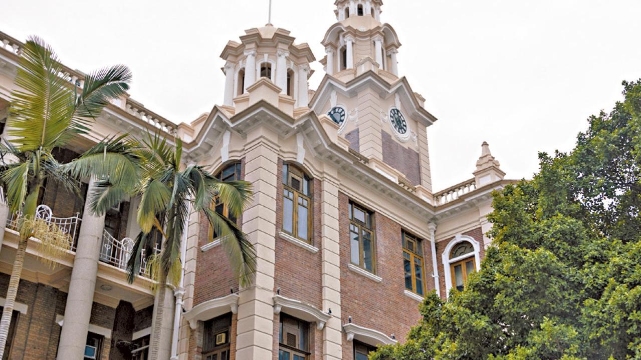 30人涉假學歷申入讀經管學院 港大︰或多達百人 警拘2人