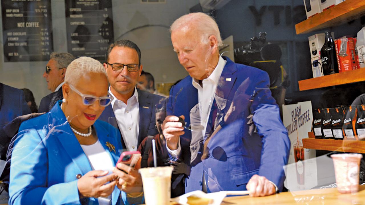 拒證實專家曾否八度到訪 白宮發言人︰拜登無柏金遜