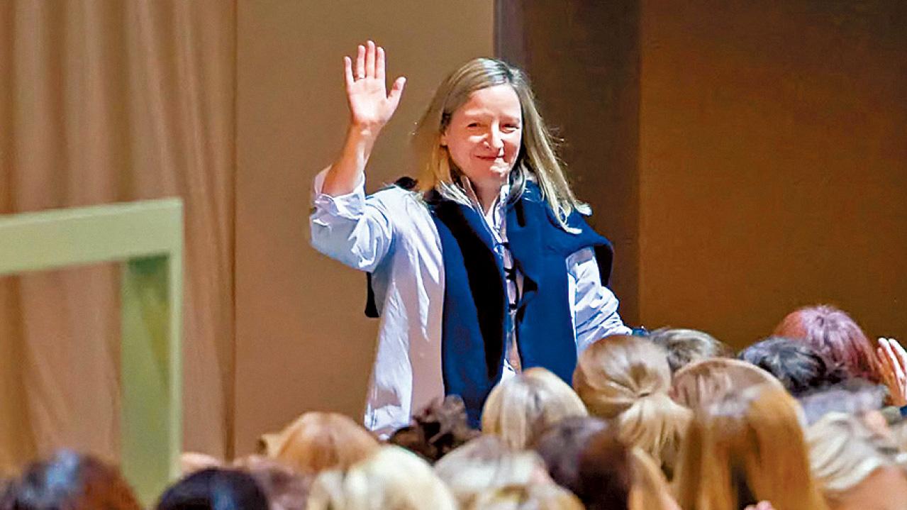 時裝界音樂椅 有傳Sarah Burton過檔Givenchy